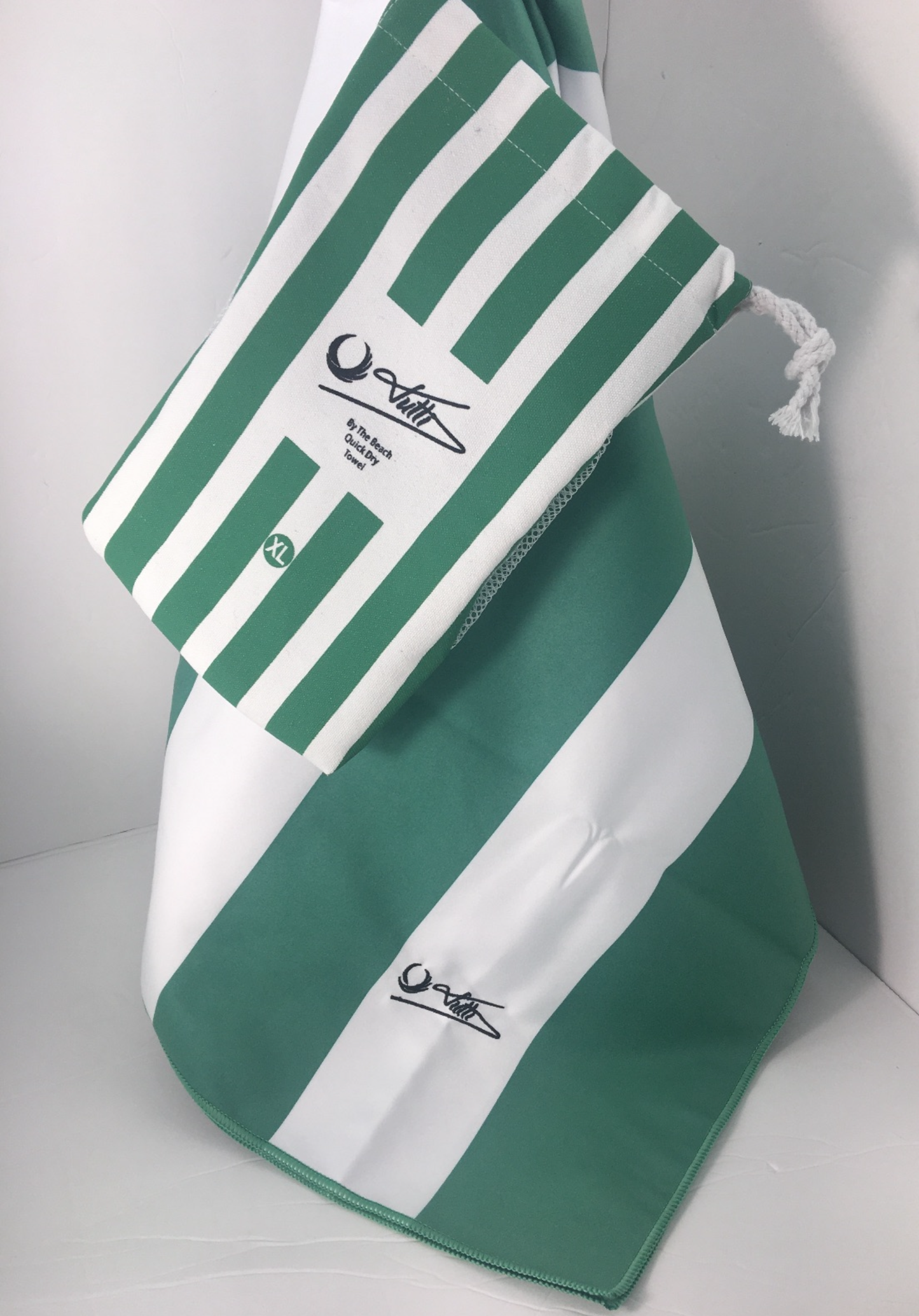 (XL) Microfiber Beach Towel (70inX36in) 100% Recycled Material.