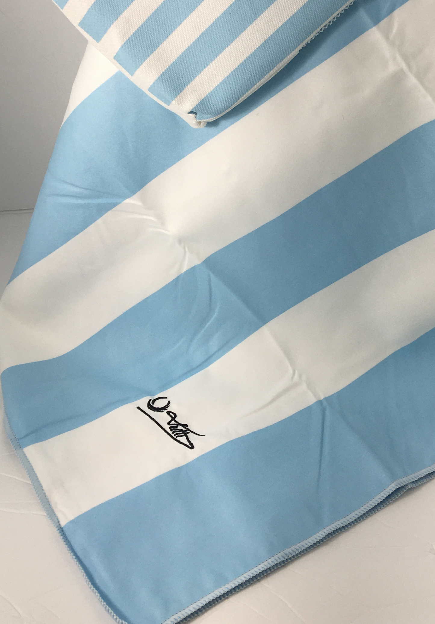 (XL) Microfiber Beach Towel (70inX36in) 100% Recycled Material.