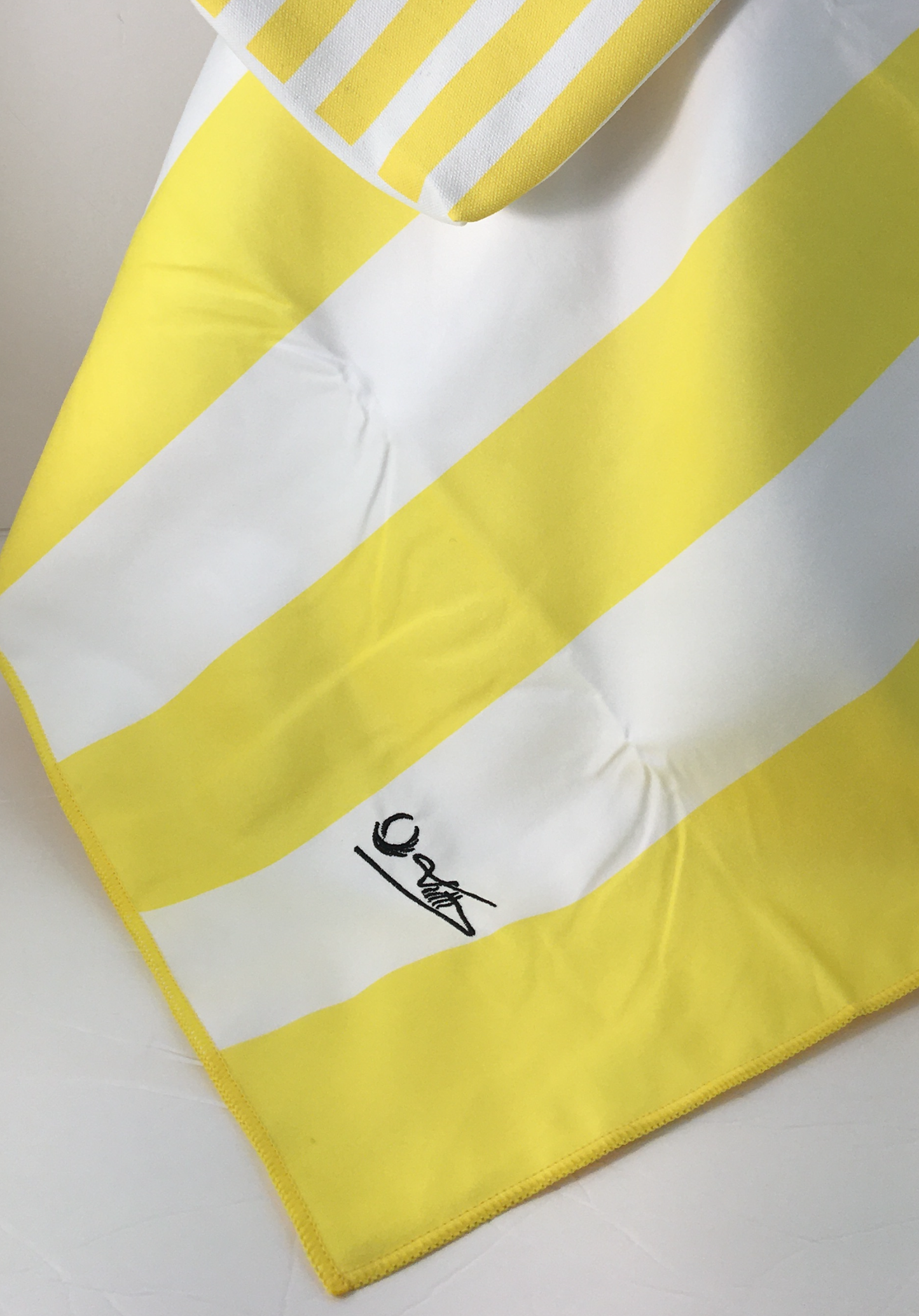 (XL) Microfiber Beach Towel (70inX36in) 100% Recycled Material.