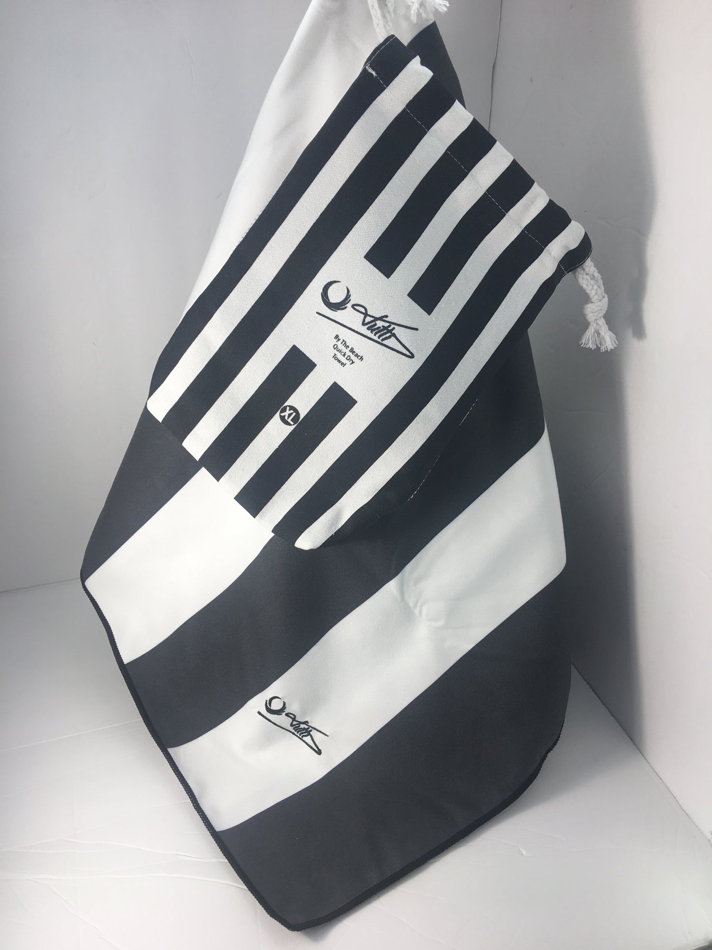 (XL) Microfiber Beach Towel (70inX36in) 100% Recycled Material.