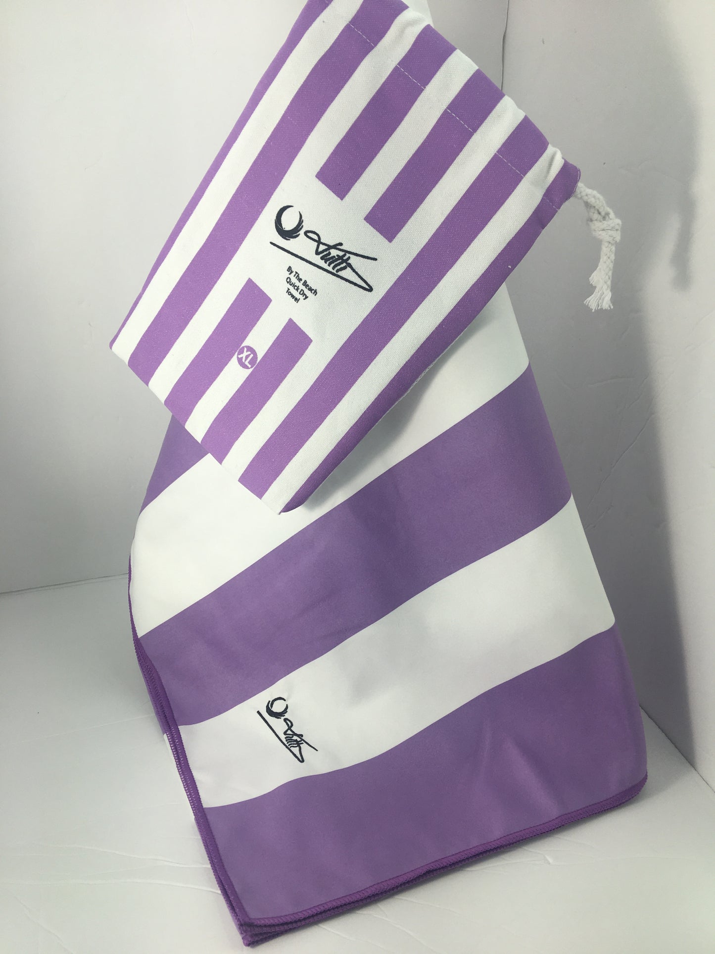 (XL) Microfiber Beach Towel (70inX36in) 100% Recycled Material.