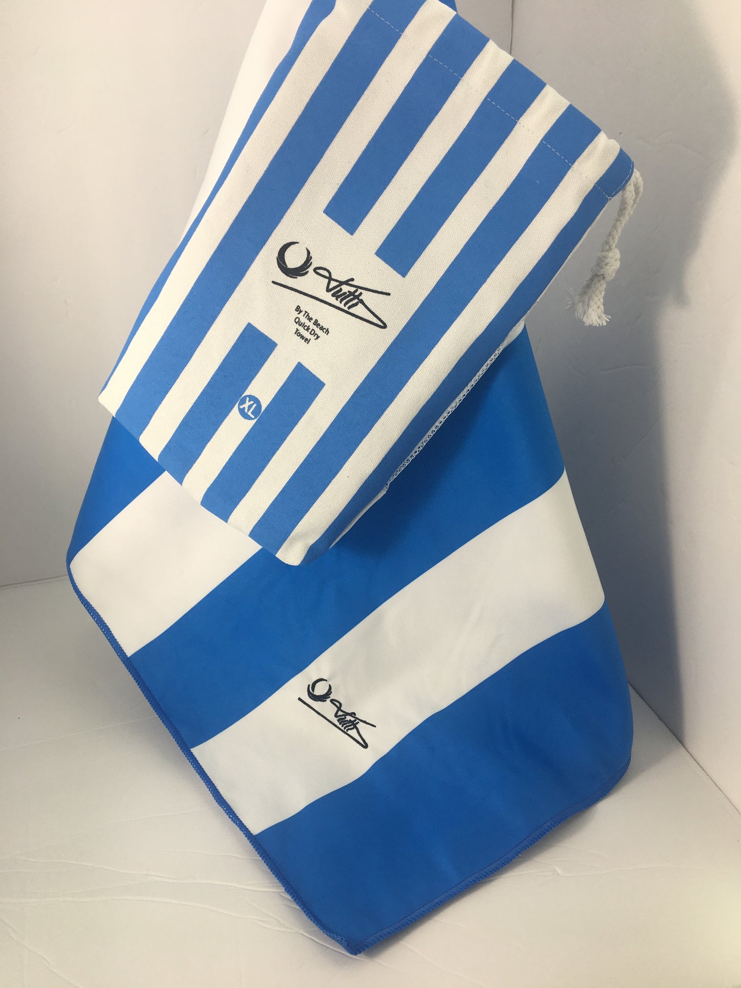 (XL) Microfiber Beach Towel (70inX36in) 100% Recycled Material.