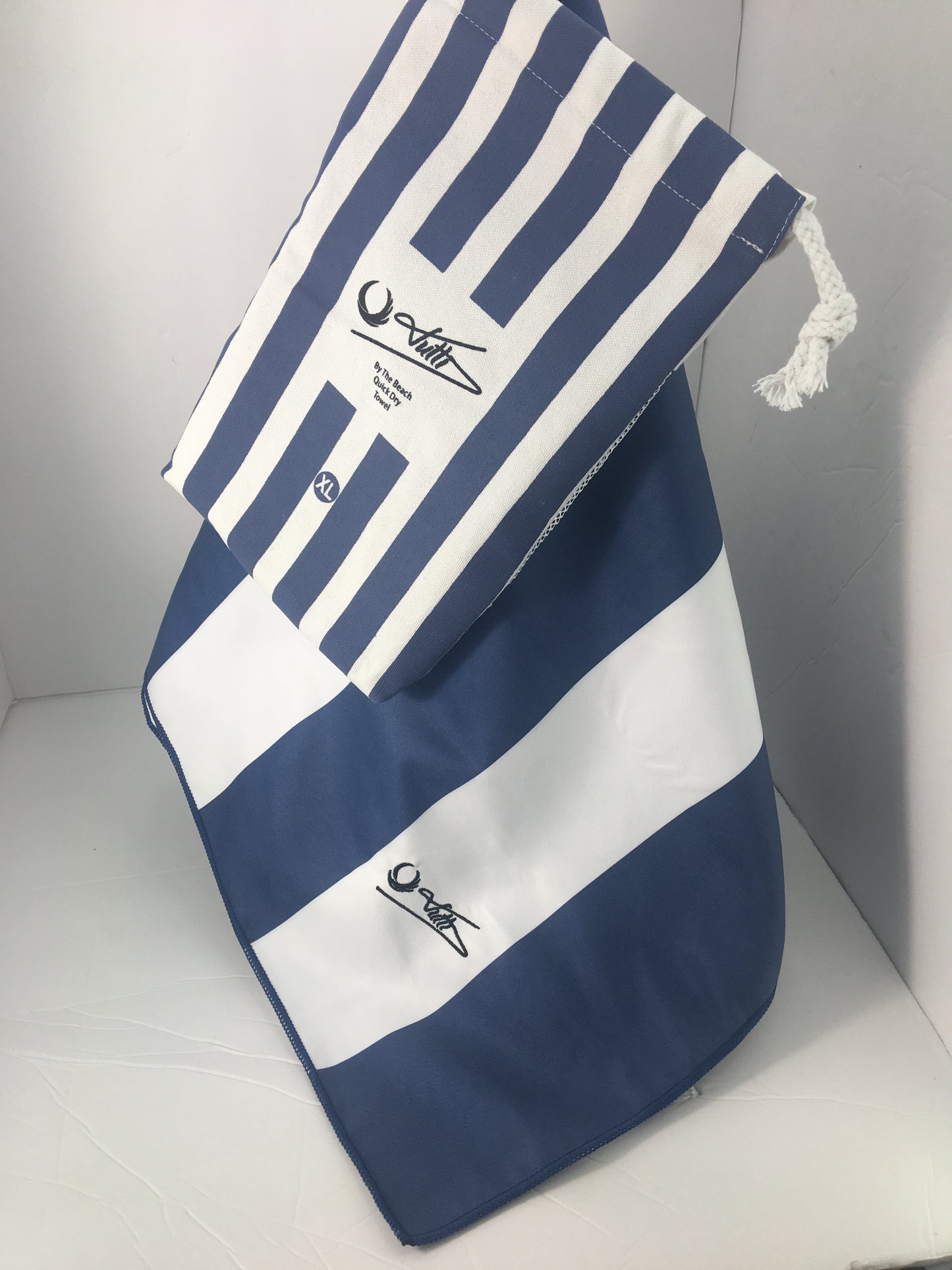 (XL) Microfiber Beach Towel (70inX36in) 100% Recycled Material.