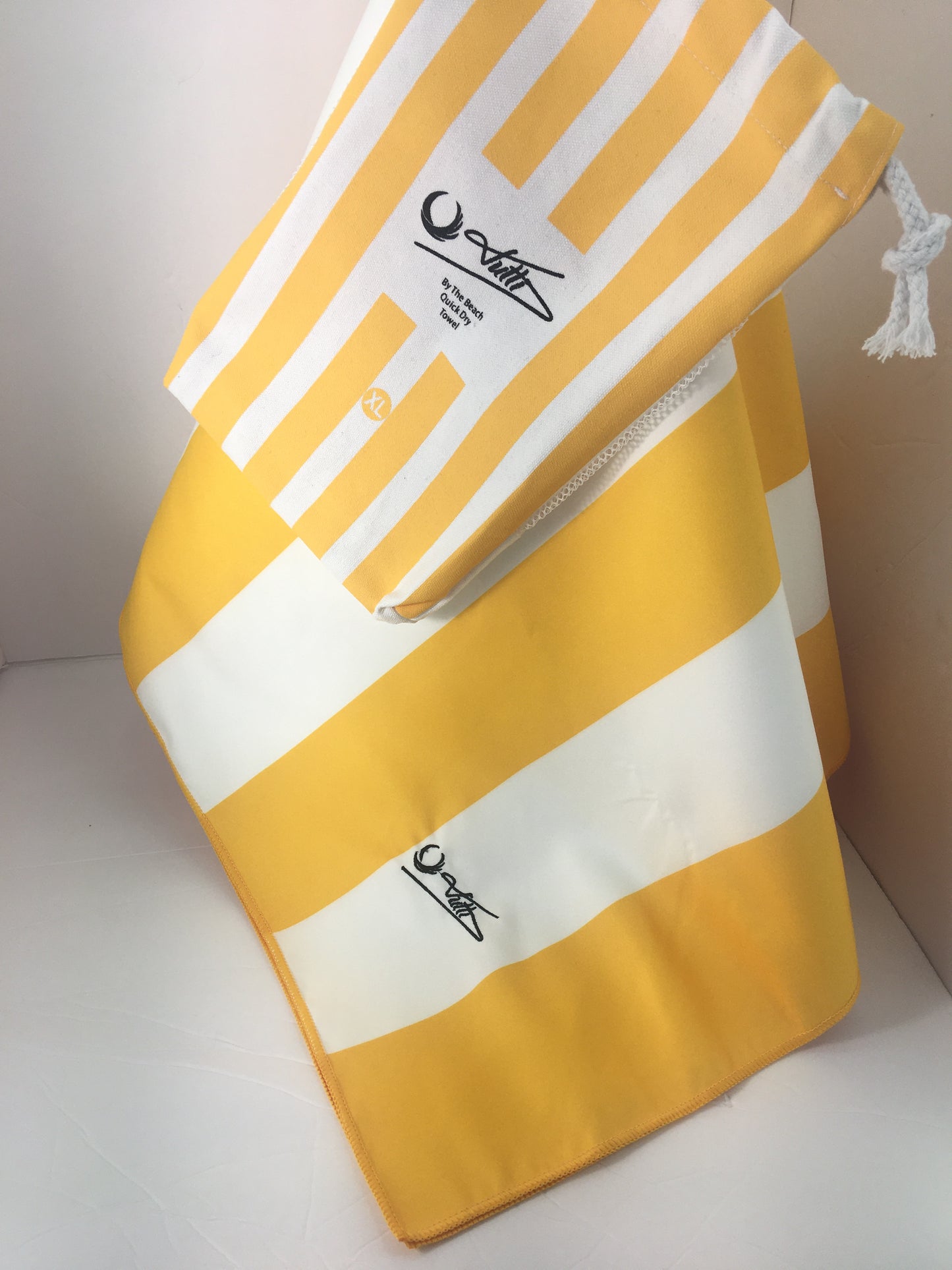 (XL) Microfiber Beach Towel (70inX36in) 100% Recycled Material.