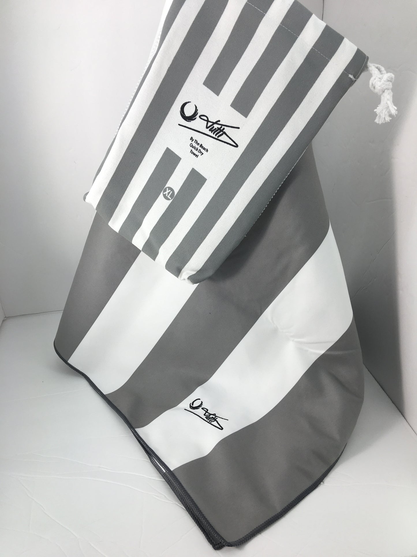 (XL) Microfiber Beach Towel (70inX36in) 100% Recycled Material.