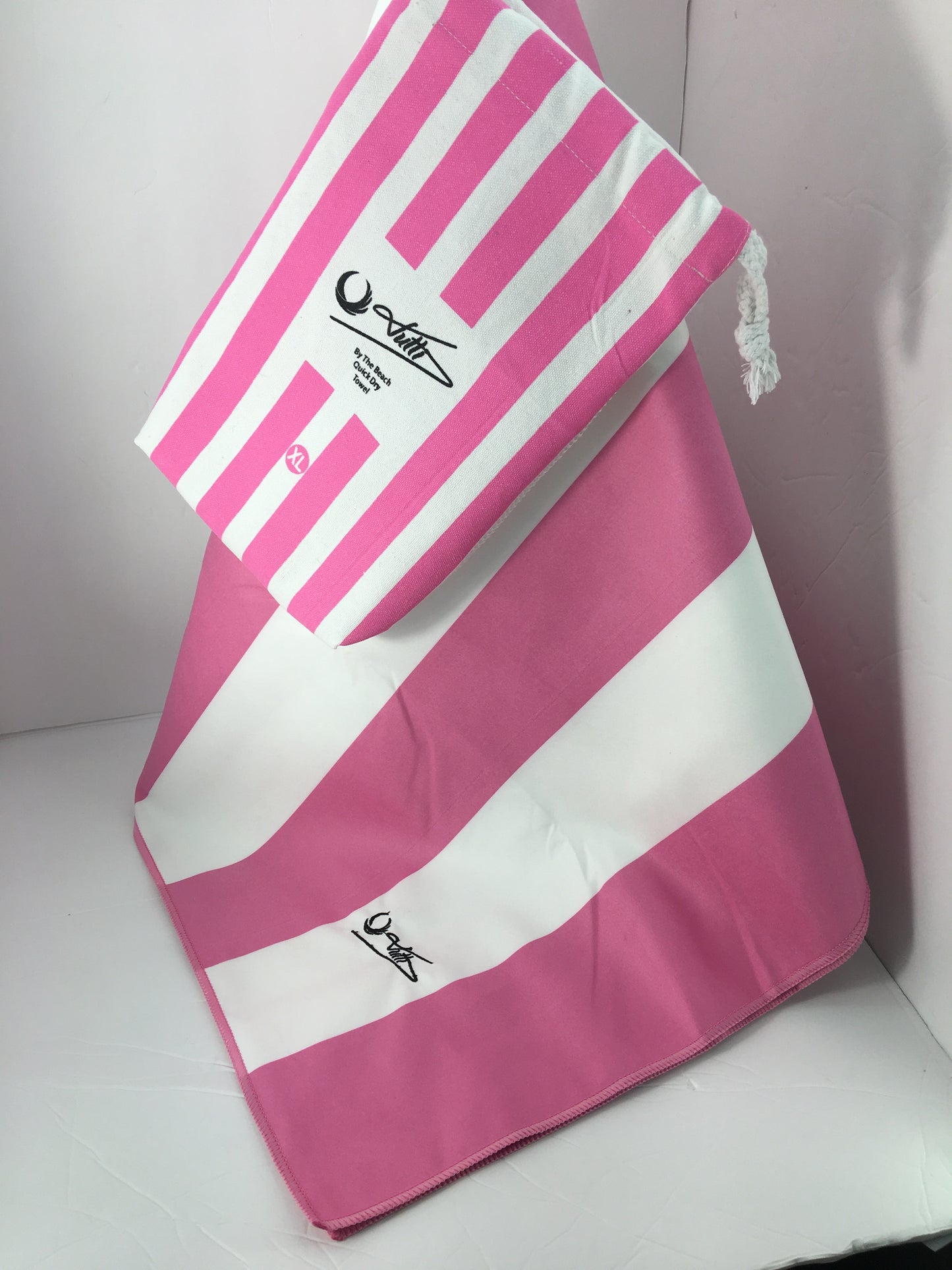 (XL) Microfiber Beach Towel (70inX36in) 100% Recycled Material.