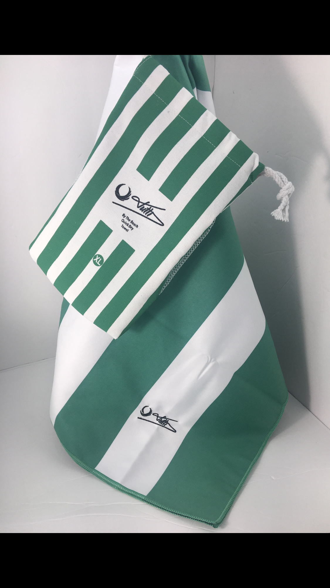(XL) Microfiber Beach Towel (70inX36in) 100% Recycled Material.