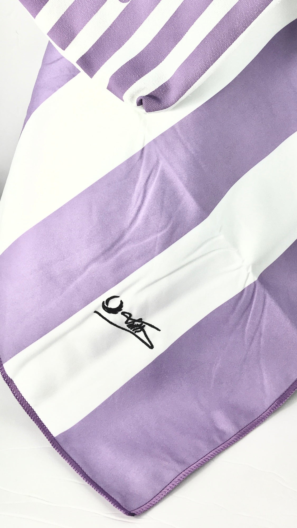 (XL) Microfiber Beach Towel (70inX36in) 100% Recycled Material.