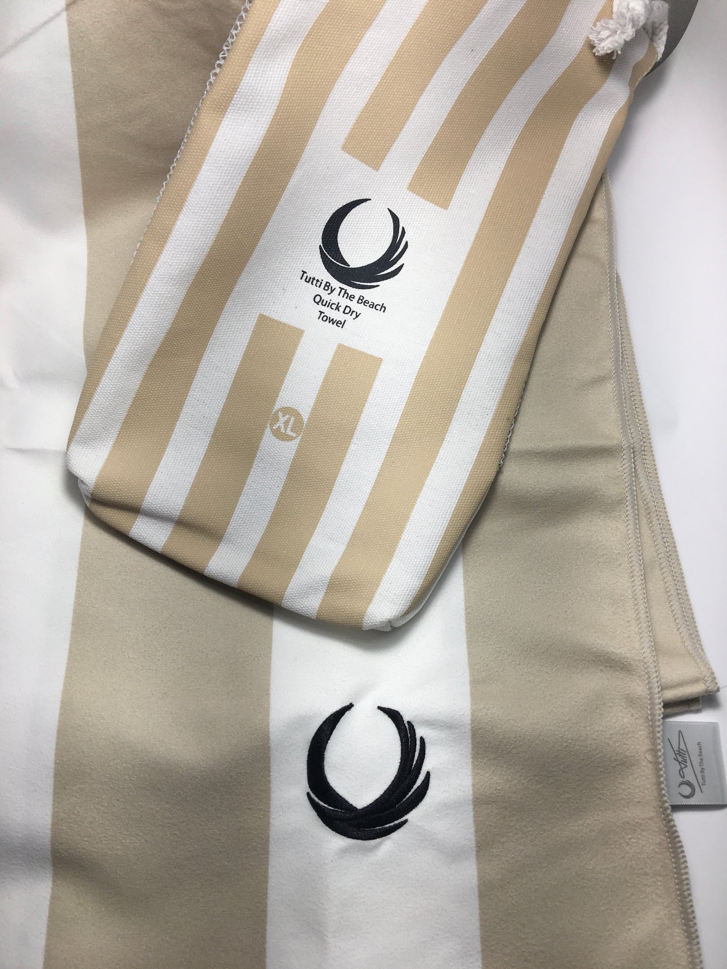 (XL) Microfiber Beach Towel (70inX36in) 100% Recycled Material.