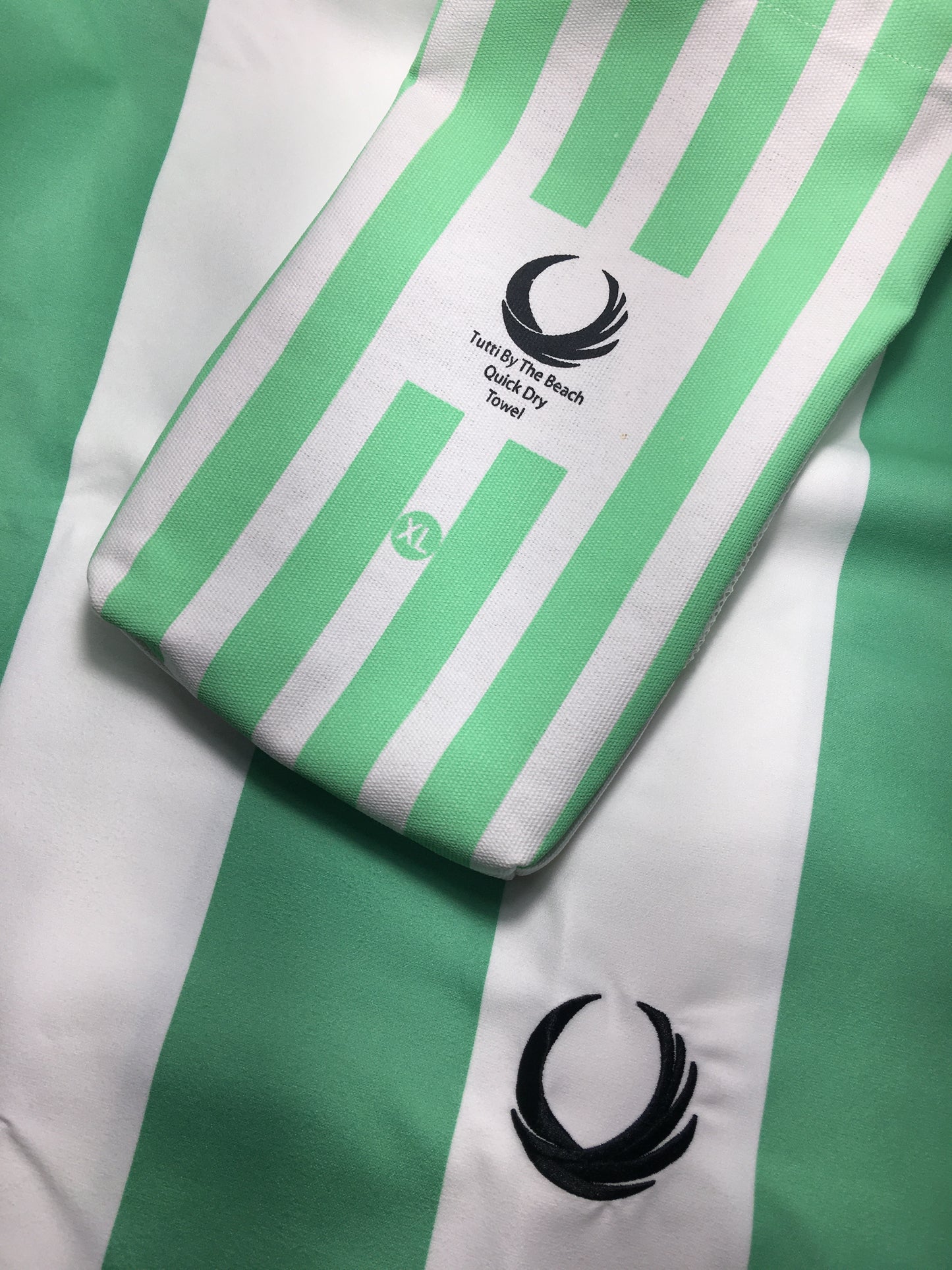 (XL) Microfiber Beach Towel (70inX36in) 100% Recycled Material.