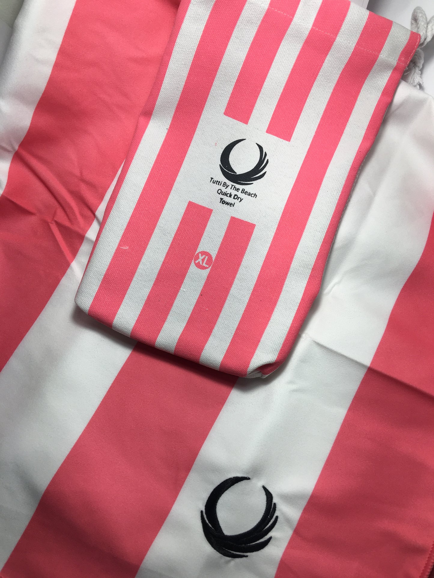 (XL) Microfiber Beach Towel (70inX36in) 100% Recycled Material.