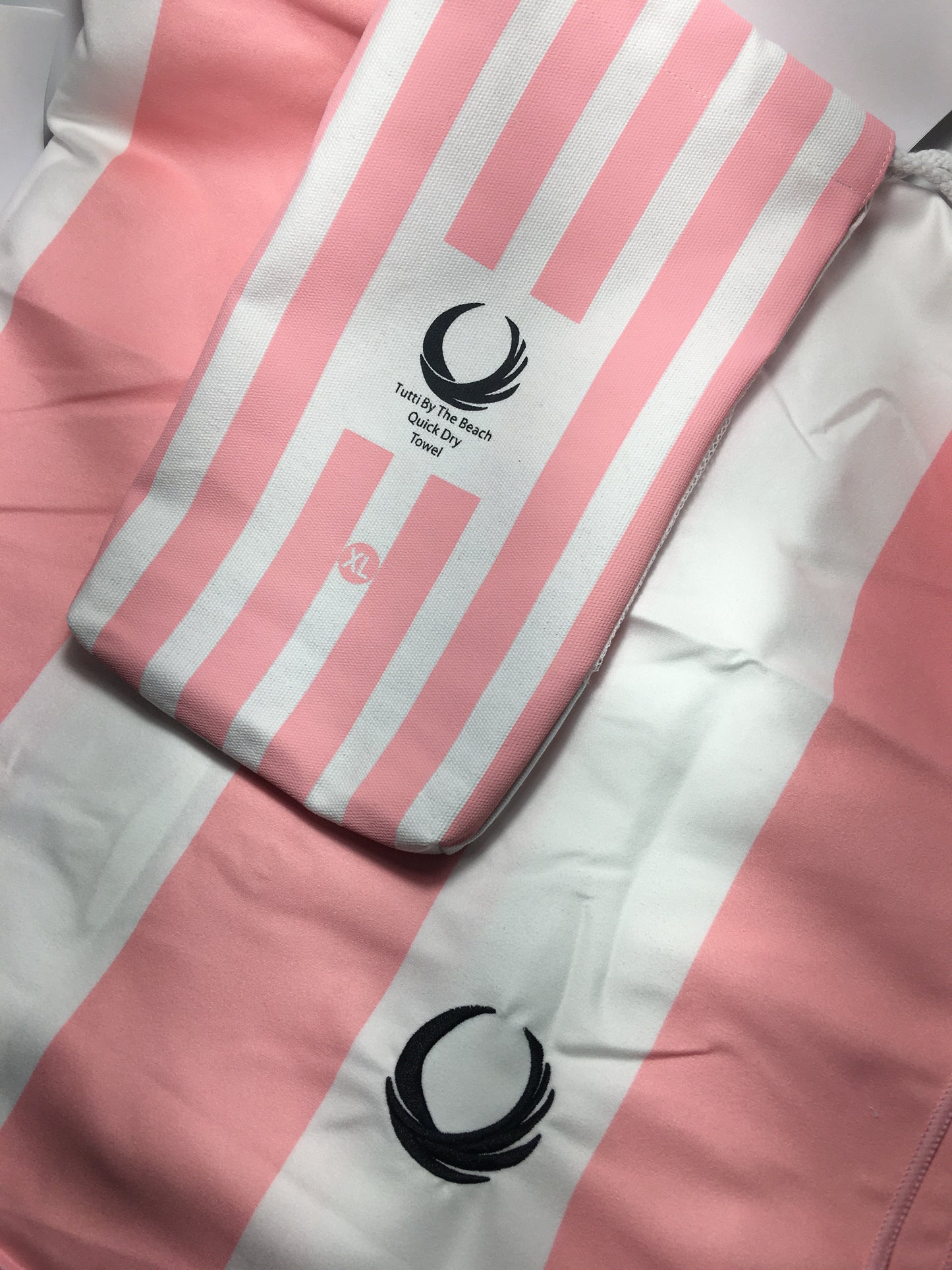 (XL) Microfiber Beach Towel (70inX36in) 100% Recycled Material.